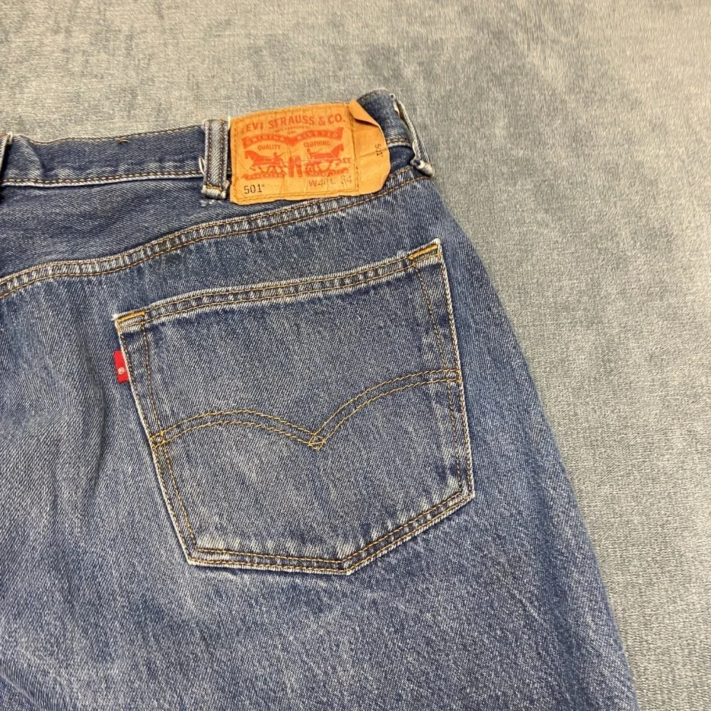 Levi's 501 Jeans Mens 44x34 Blue Denim Cotton Straight Leg Light Wash Zip Fly